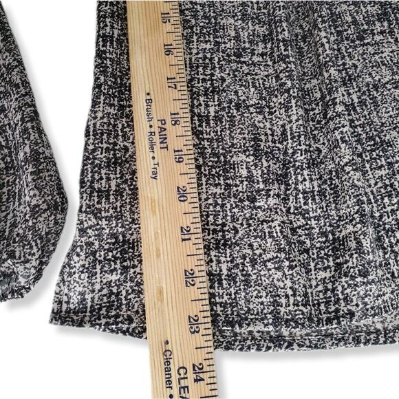 Women Ann Taylor Top Blouse MP Flowy Pleat Career Modern Lightweight Black White - Picture 12 of 14